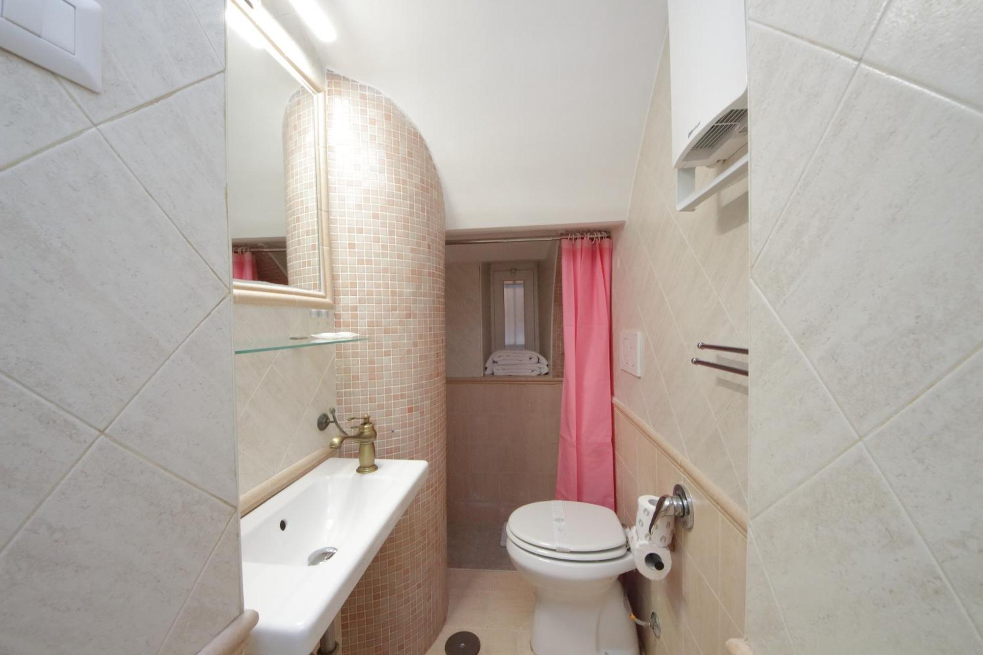 Ych-lovely Near Termini Station Roma
